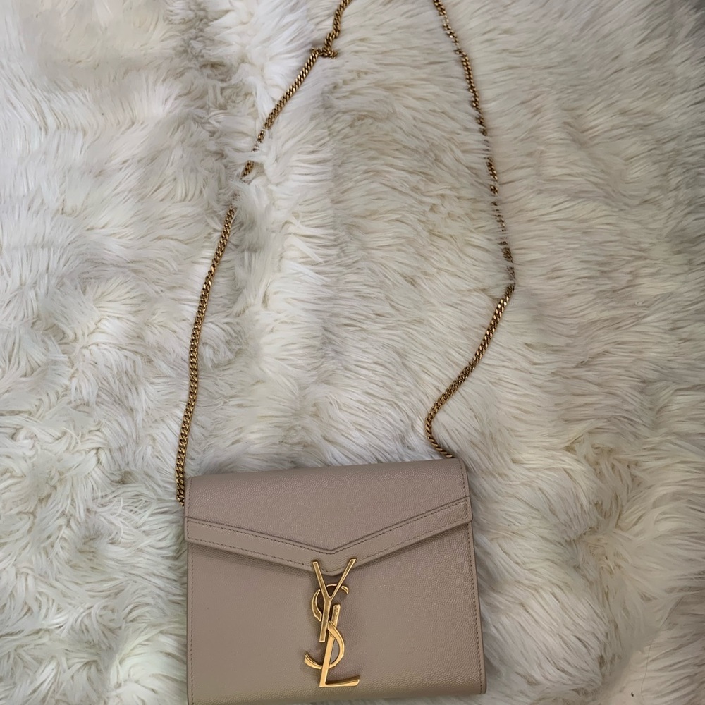 Saint Laurent CASSANDRA MEDIUM CHAIN BAG IN GRAIN DE POUDRE EMBOSSED LEATHER - Picture 2 of 13